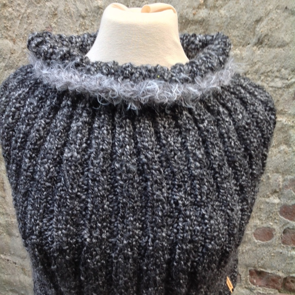 Knitted wrap - Picture 2 of 5